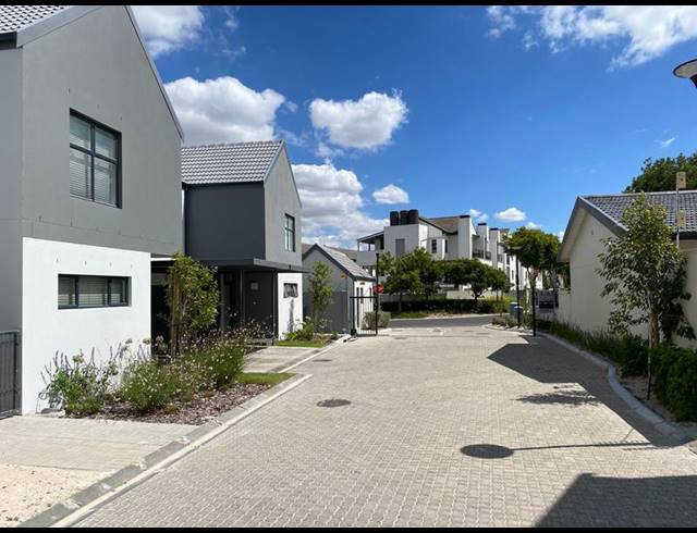 3 BEDROOM DUPLEX FOR SALE IN SILVER OAKS